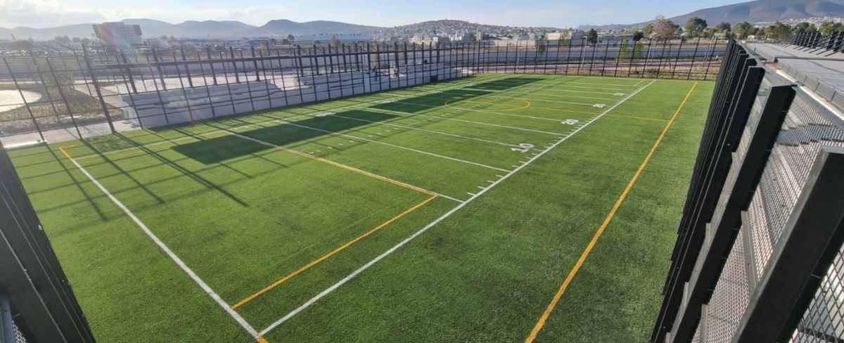 Cancha de tochito bandera flag football pasto sintetico instalada por Sportmaster