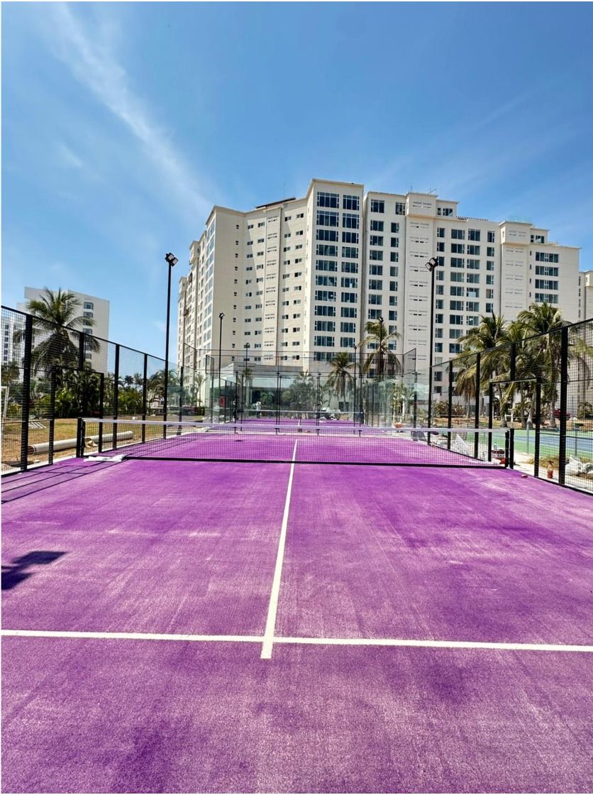 Construcción de canchas de pádel con pasto sintético en Monterrey