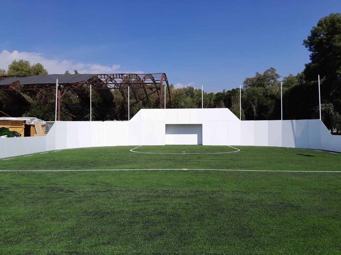 cancha de futbol rápido con pasto sintético fibrilado 30 mm instalado por Sportmaster