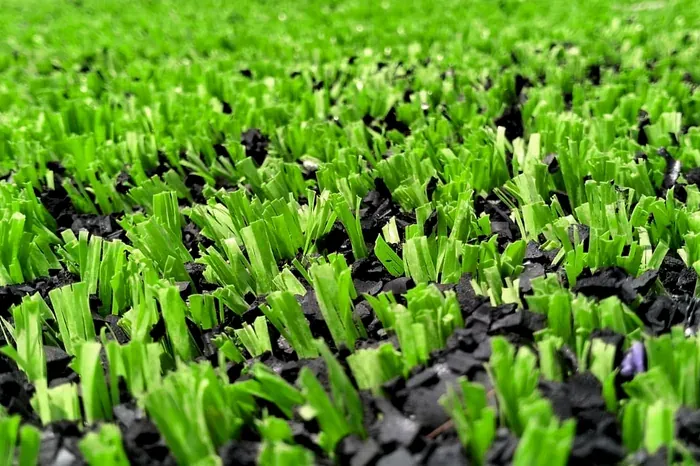 pasto sintético fibrilado para canchas de futbol de alto tráfico