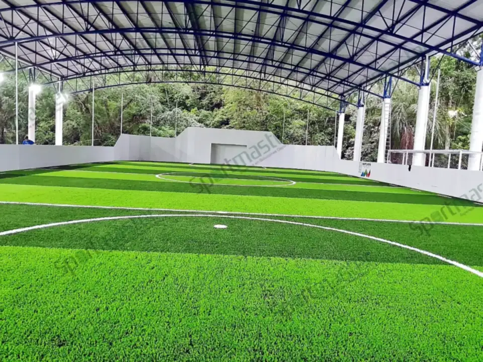 Pasto sintético en Tamazunchale y la Huasteca potosina: Cancha de fútbol rápido techada con pasto sintético en Matlapa, San Luis Potosí