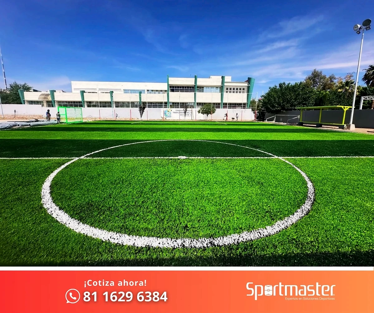 Cancha de fútbol 7 con pasto sintético en Complejo Deportivo Sección 8va SNTSS, Chihuahua