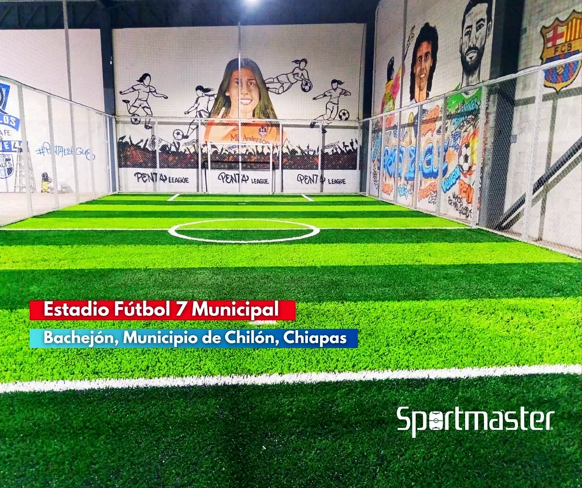 Detalle del pasto sintético de la cancha de fútbol 5 en Álvaro Obregón, Ciudad de México