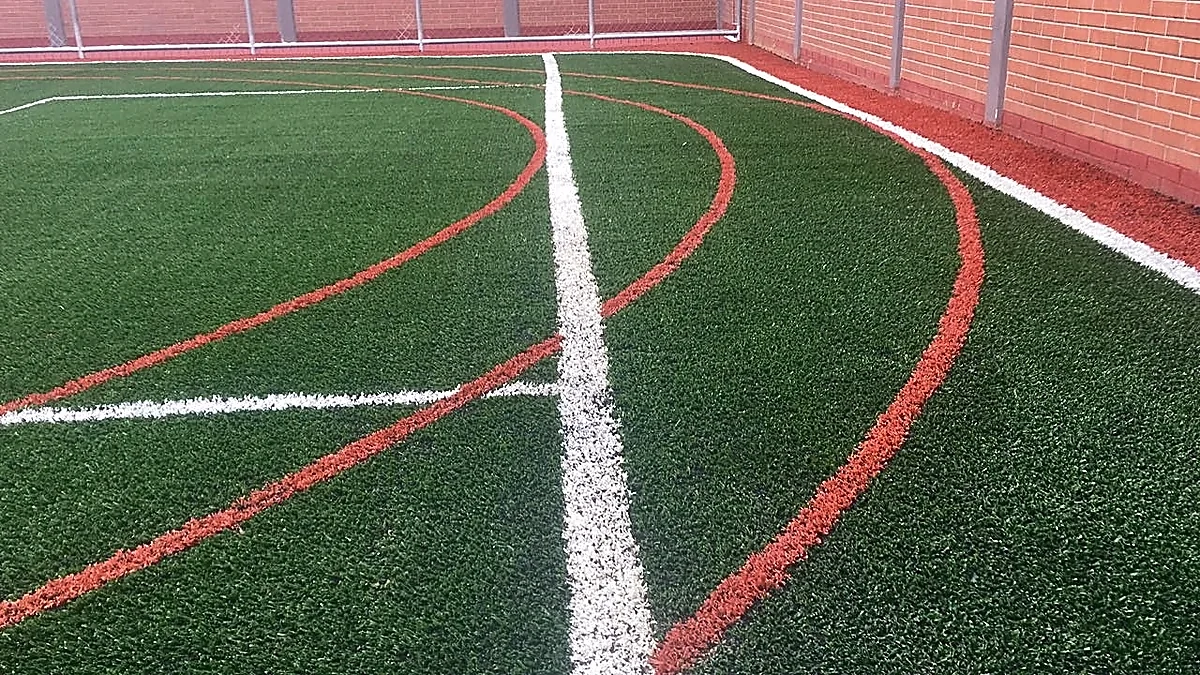 Pasto sintético en CDMX: Cancha de fútbol 5 en el Colegio Britanico, Delegacion Benito Juarez