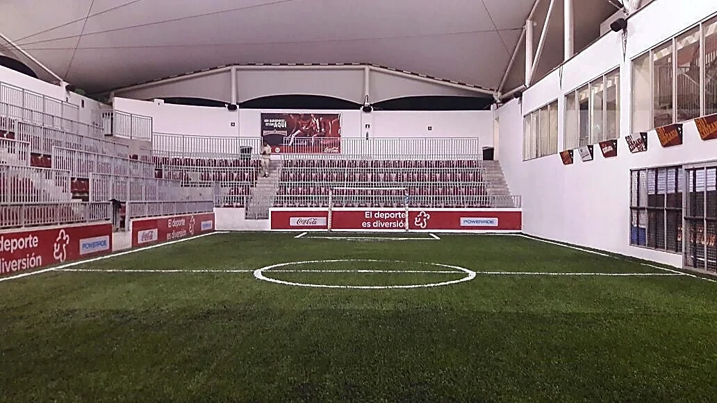 Cancha de fútbol 5 con pasto sintético en Kidzania, Tlalpan (Cuicuilco)