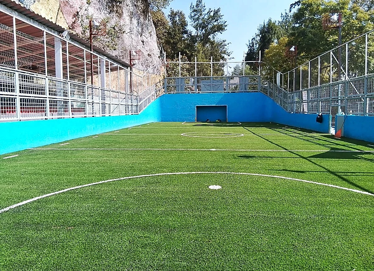 Cancha de fútbol 5 con pasto sintético en Marcram, Álvaro Obregón, Ciudad de México: otra vista de la cancha