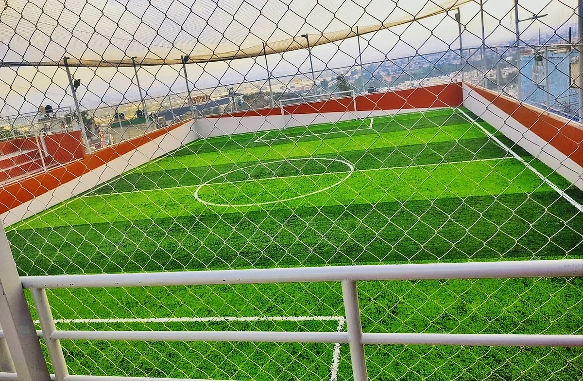 Cancha de fútbol 7 con pasto sintético en Cancha la Cande, Gustavo A. Madero, Ciudad de México: otra vista de la cancha de fútbol 7