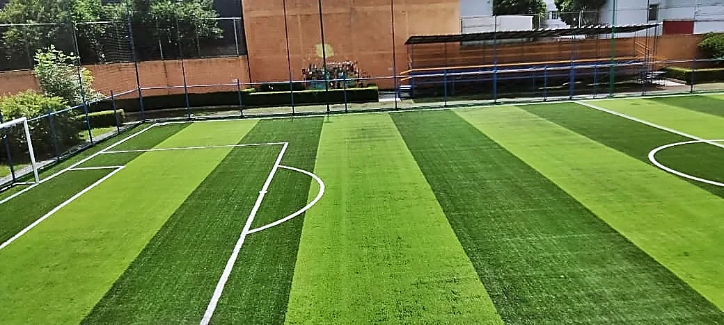 Cancha de fútbol 7 con pasto sintético en Iztapalapa, Ciudad de México: otra vista de la cancha de fútbol 7