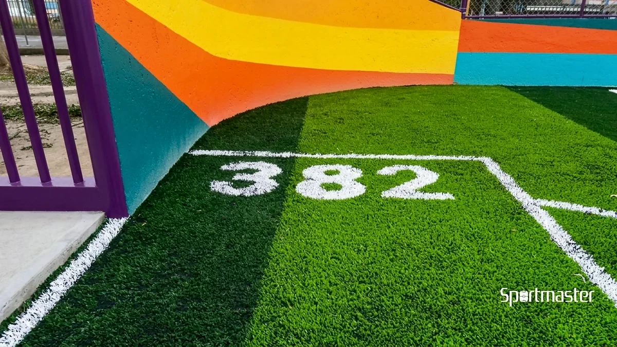 Cancha de fútbol rápido con pasto sintético en Cancha Calz. Puente de Guerra, Azcapotzalco, Ciudad de México: líneas de juego insertadas en el pasto
