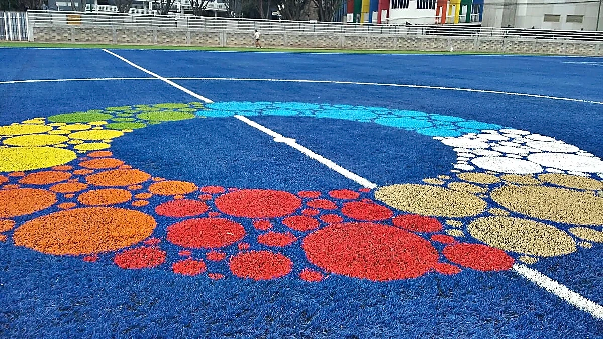 Cancha de fútbol soccer con pasto sintético en Deportivo Benito Juárez, Ciudad de México, Ciudad de México: otra vista de la cancha