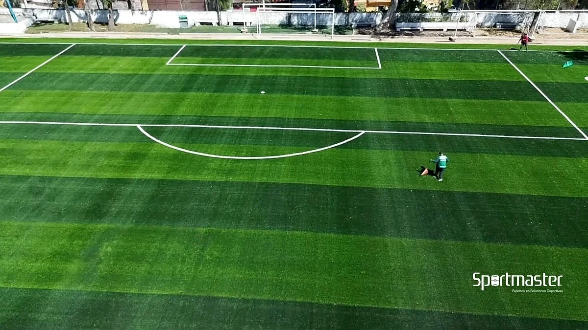 Cancha de fútbol soccer con pasto sintético en Deportivo Contreras, Magdalena Contreras, Ciudad de México: otra vista de la cancha
