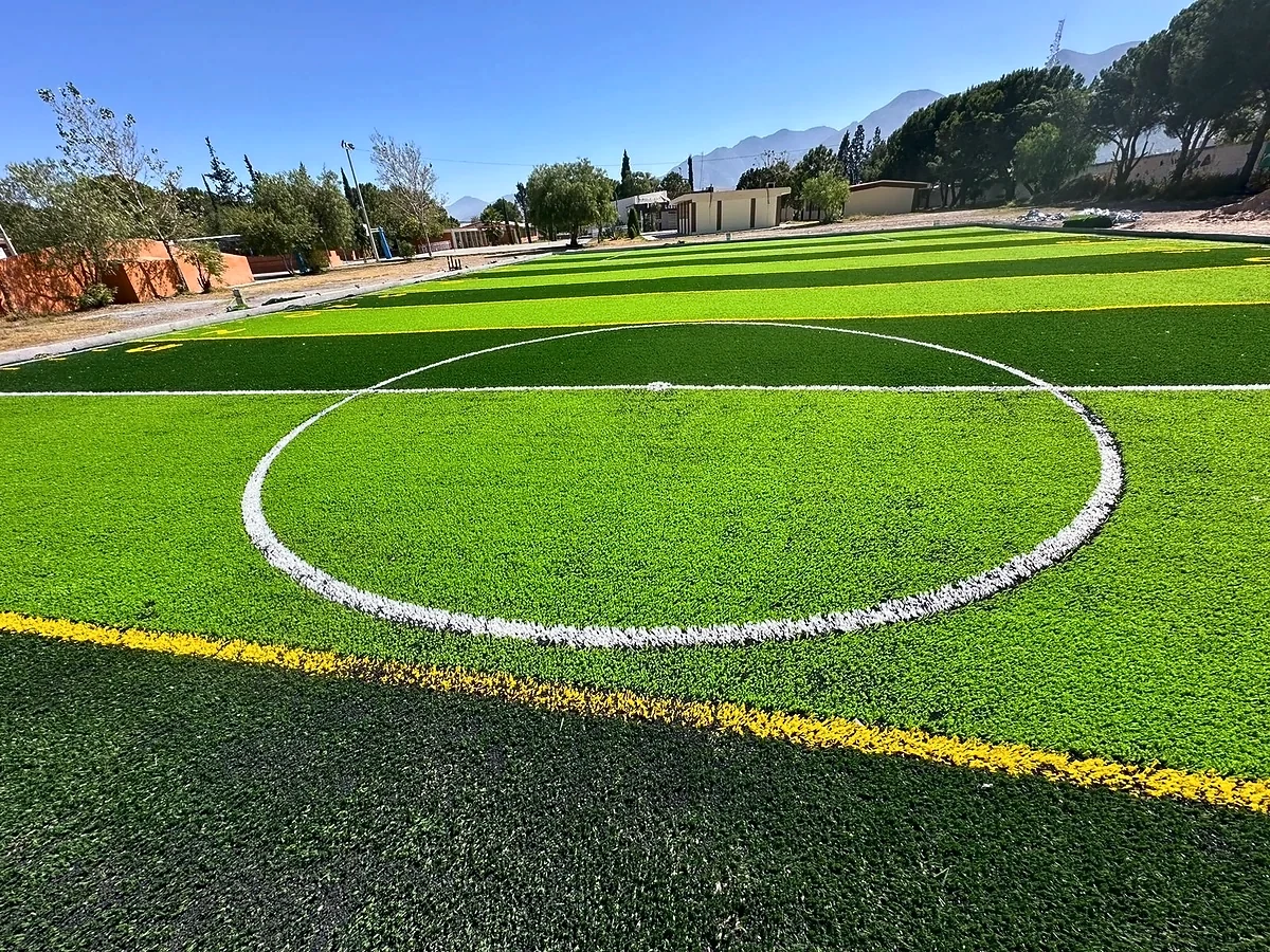 Cancha de tochito con pasto sintético en CBTIS 97, Saltillo