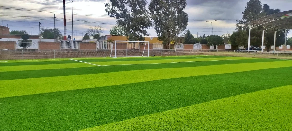 Pasto sintético en el estado de Durango: Cancha de fútbol 7 en la Escuela Primaria 20 de Noviembre, José Guadalupe Aguilera