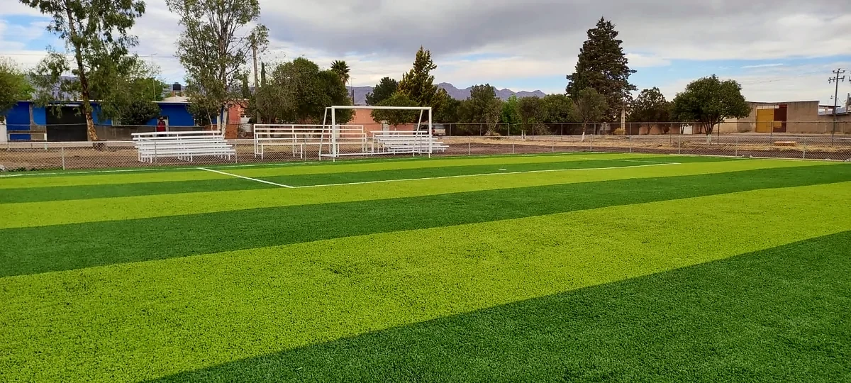 Pasto sintético en el estado de Durango: Cancha de fútbol 7 en la Escuela Primaria 20 de Noviembre, José Guadalupe Aguilera