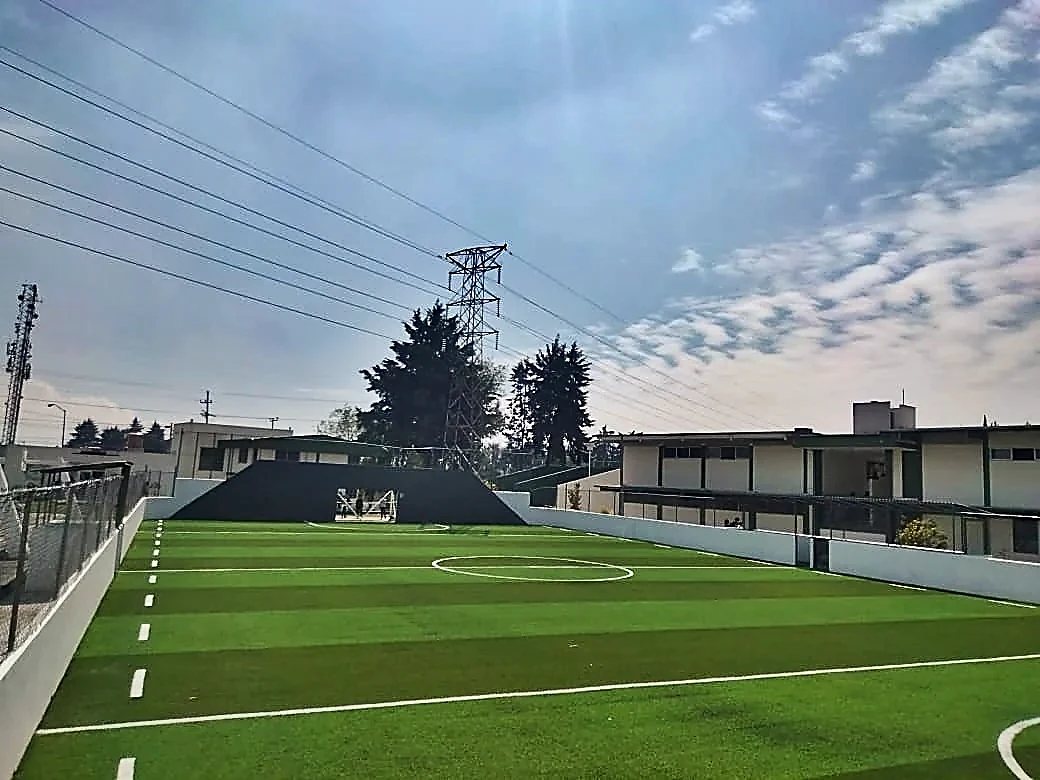 Cancha de fútbol rápido con pasto sintético en Toluca, Estado de México