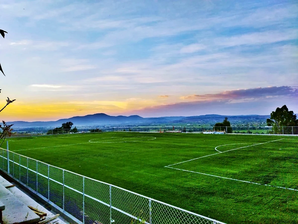 Cancha de fútbol soccer con pasto sintético en Campo de Futbol San José Ixtapa, Temascalcingo
