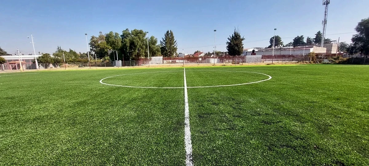 Cancha de fútbol soccer con pasto sintético en Parque El Cooperativo, Texcoco