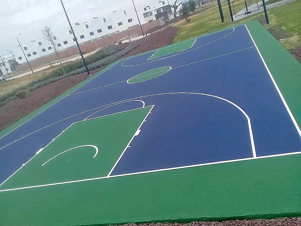 Cancha de básquetbol con pasto sintético en Celaya, Guanajuato