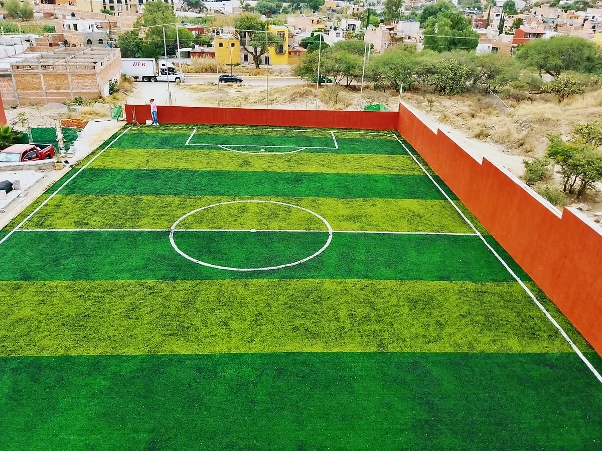 Cancha de fútbol 5 con pasto sintético en San Miguel de Allende, Guanajuato