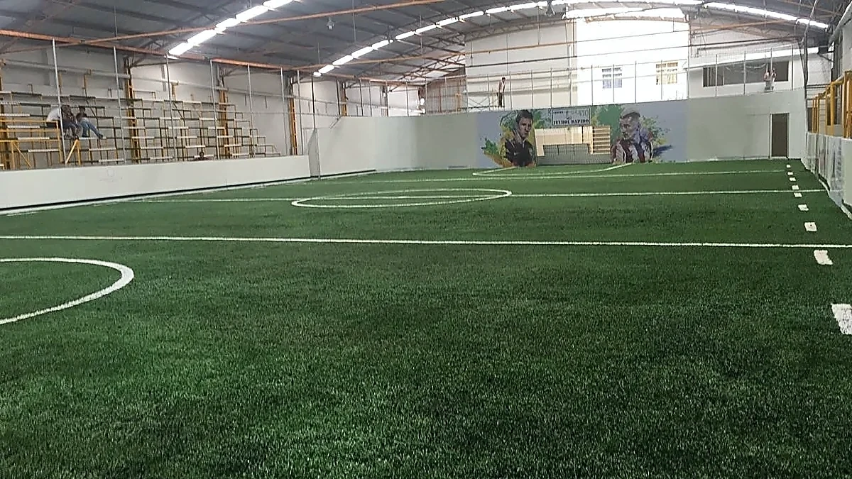 Cancha de fútbol rápido con pasto sintético en León, Guanajuato
