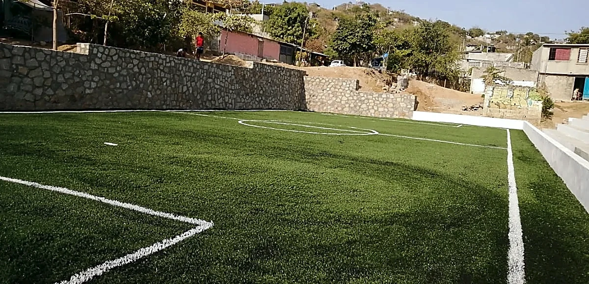 Cancha de fútbol 5 con pasto sintético en Acapulco de Juárez, Guerrero