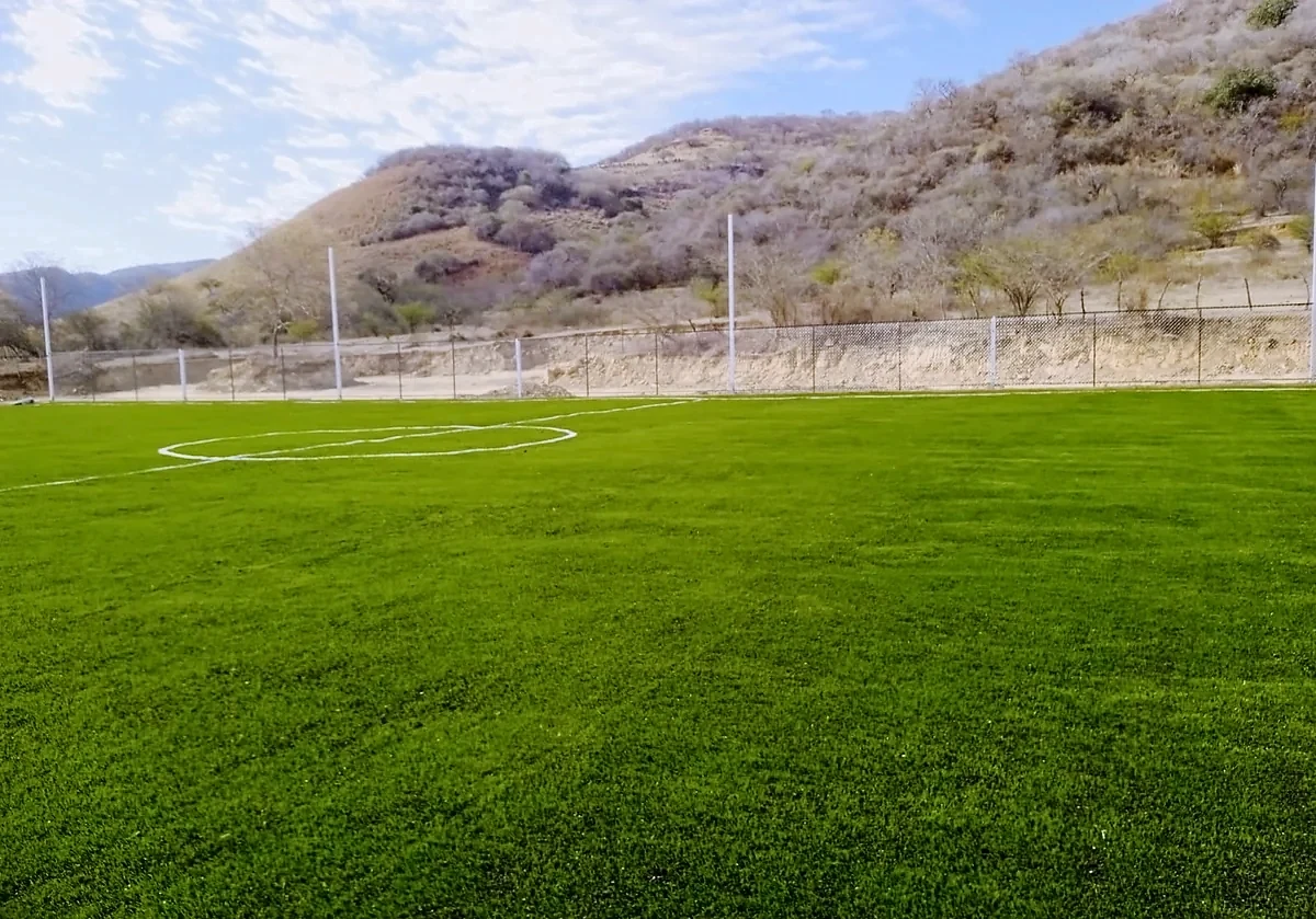 Cancha de fútbol 7 con pasto sintético en Cancha Municipal Cutzamala, Cutzamala de Pinzón (La Laja)