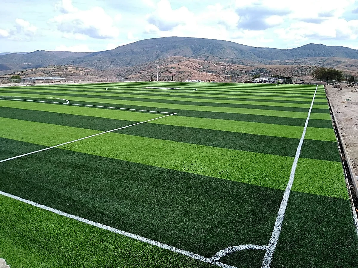 Cancha de fútbol soccer con pasto sintético en Unidad Deportiva de Tixtla, Tixtla (Atliaca)