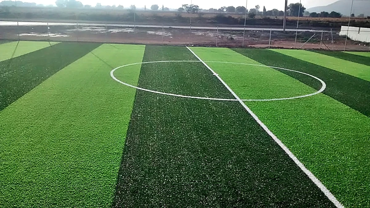 Cancha de fútbol 7 con pasto sintético en Mixquihuala de Juárez, Hidalgo
