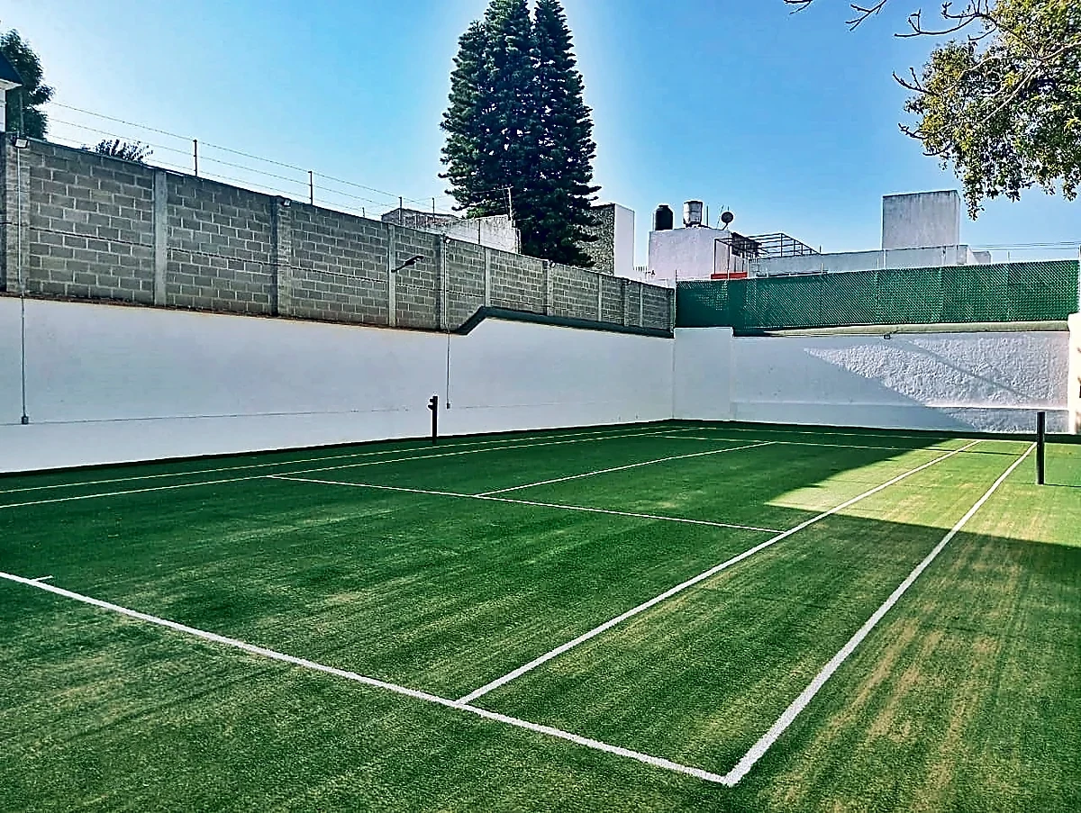 Cancha de tenis con pasto sintético en Tulancingo de Bravo, Hidalgo
