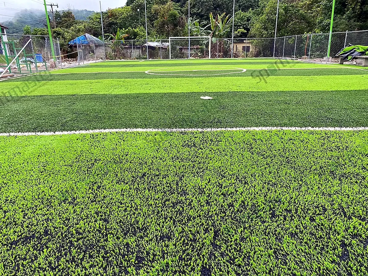 Pasto sintético en Ébano y la Huasteca potosina: Cancha de fútbol 5 con pasto sintético en Xilitla, San Luis Potosí
