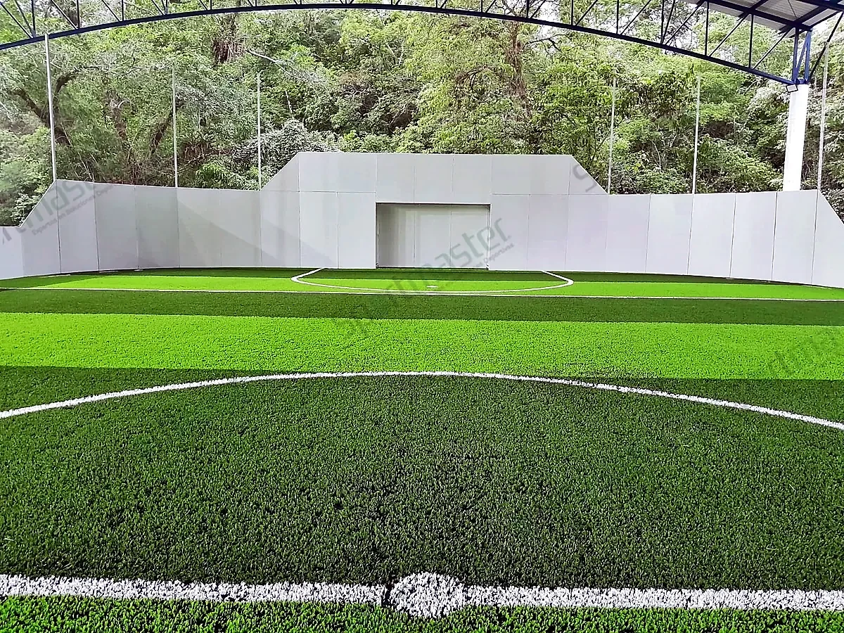 Pasto sintético en Ébano y la Huasteca potosina: Cancha de fútbol rápido techada con pasto sintético en Matlapa, San Luis Potosí