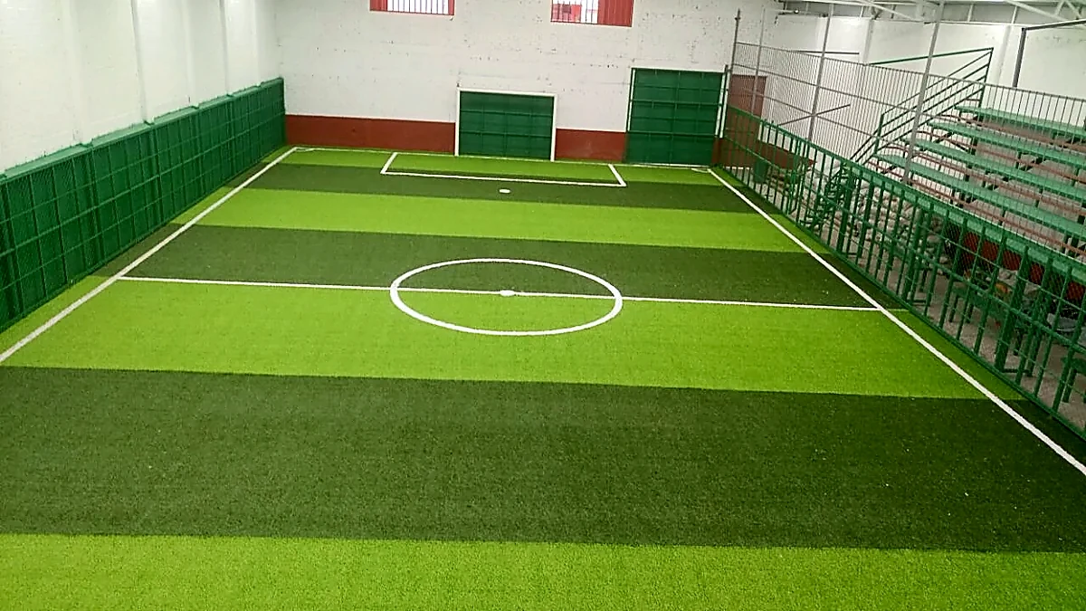 Cancha de fútbol 5 con pasto sintético en Campo Deportivo de Lago, Morelia