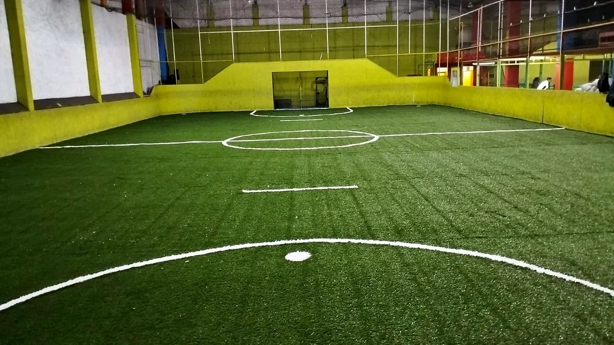 Cancha de fútbol rápido con pasto sintético en Pátzcuaro, Michoacán