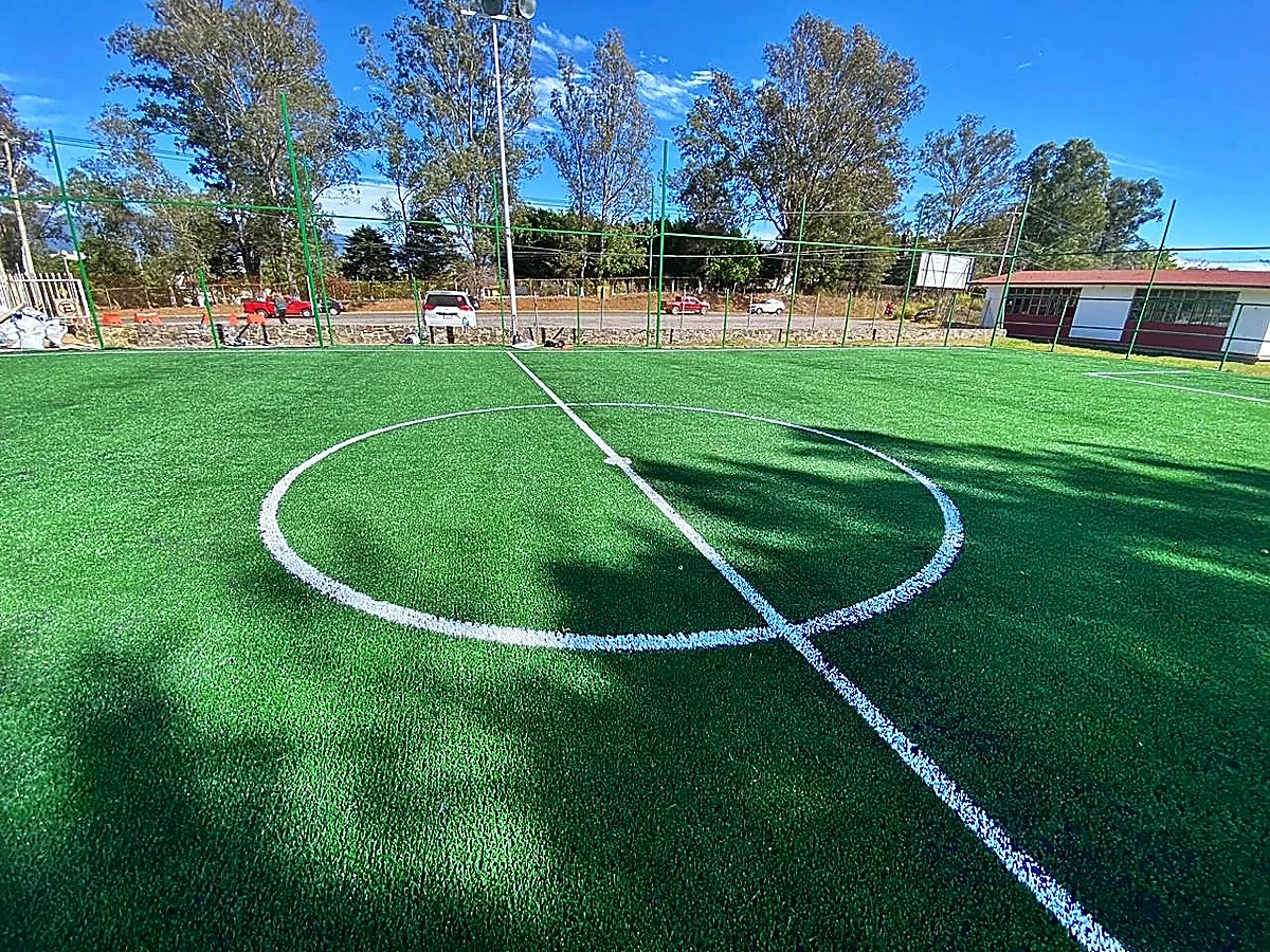 Cancha de fútbol 7 con pasto sintético en Unidad Deportiva Compostela, Las Varas