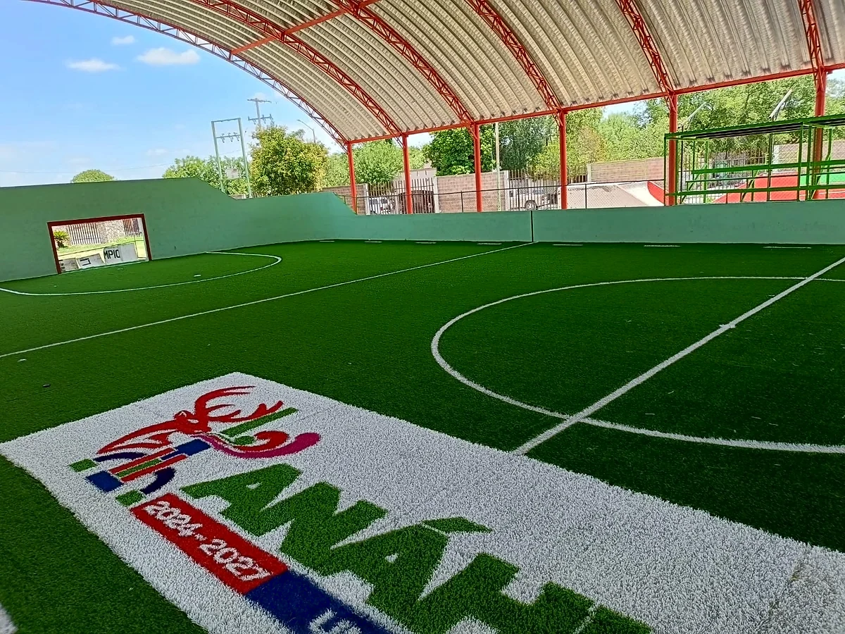 Cancha de fútbol 7 con pasto sintético en Anáhuac, Nuevo León: otra vista de la cancha de fútbol 7