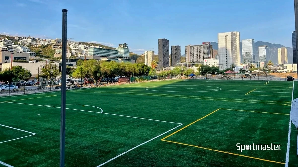 Pasto sintético en Monterrey y Nuevo León: Cancha de fútbol soccer en el Deportivo Local Legends, San Pedro Garza García