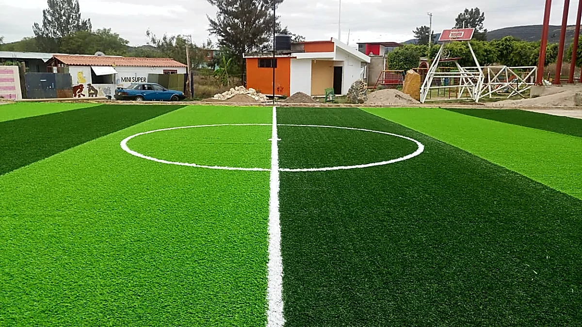 Cancha de fútbol 5 con pasto sintético en Campo Deportivo de Apasco, Magdalena de Apasco