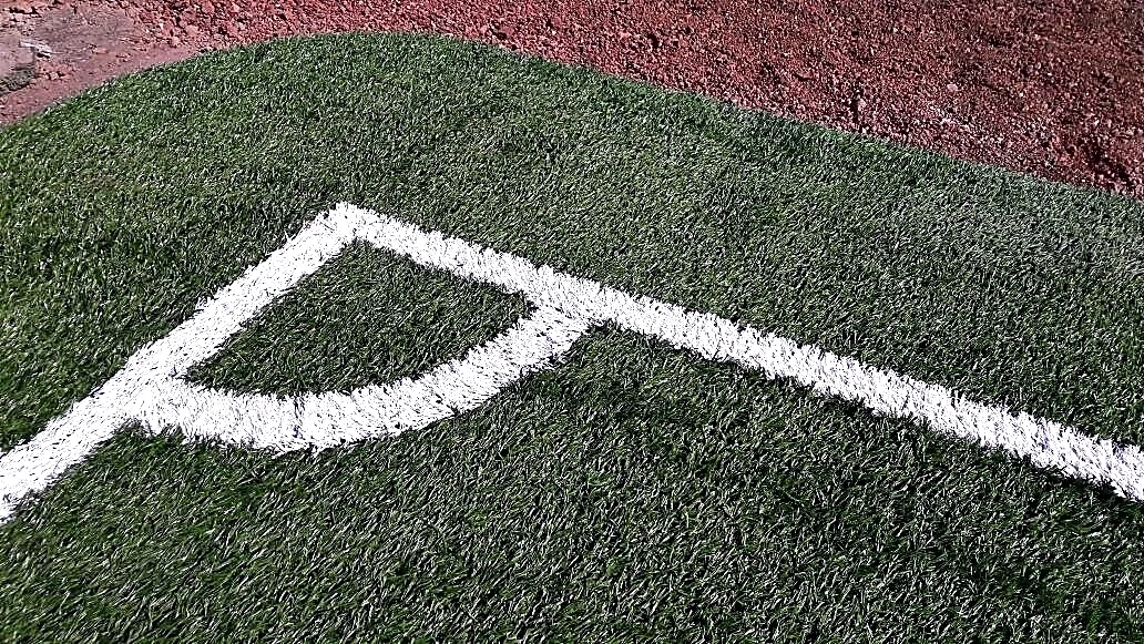 Detalle del pasto sintético de la cancha de fútbol 7 en Puebla, Puebla
