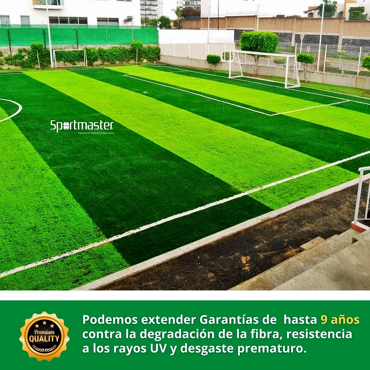 Cancha de fútbol 7 con pasto sintético en Colegio México Nuevo, San Andrés Cholula, Puebla: pasto sintético deportivo recién cepillado