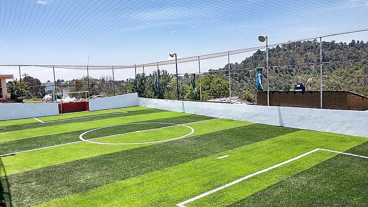 Cancha de fútbol 7 con pasto sintético en Santa Rita Tlahuapan, Puebla