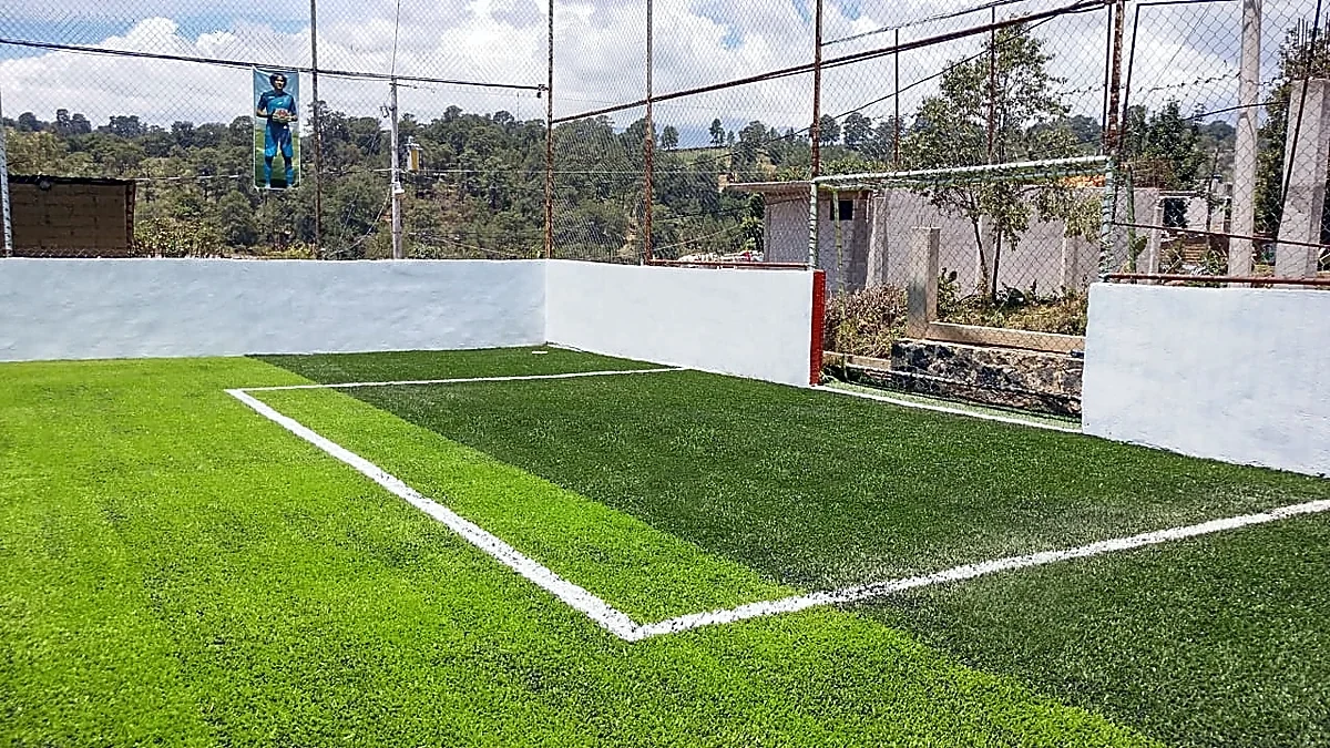 Cancha de fútbol 7 con pasto sintético en Santa Rita Tlahuapan, Puebla: otra vista de la cancha de fútbol 7