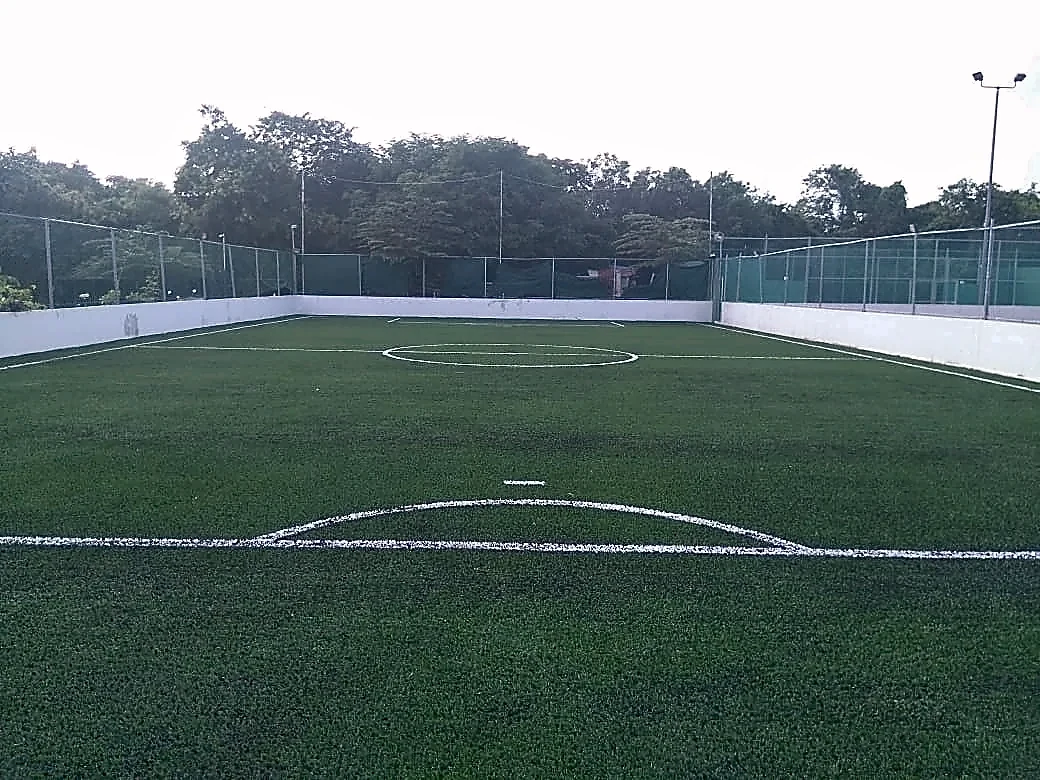 Cancha de fútbol 5 con pasto sintético en Playa del Carmen- Hotel Princess
