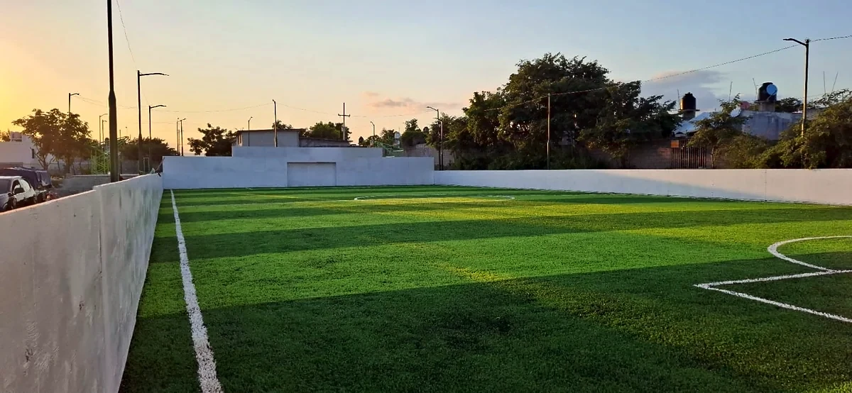 Cancha de fútbol 7 con pasto sintético en Ciudad Valles