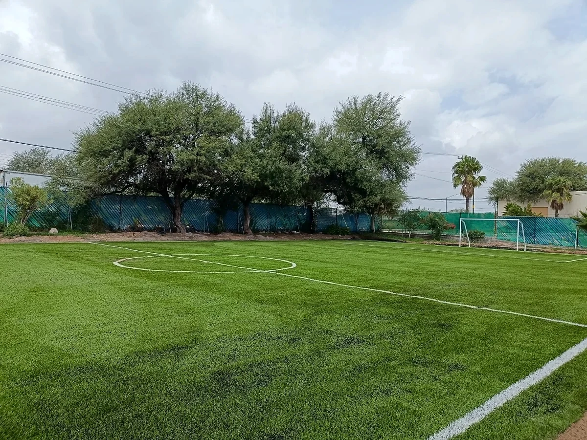 Cancha de fútbol 7 con pasto sintético en Matehuala, San Luis Potosí