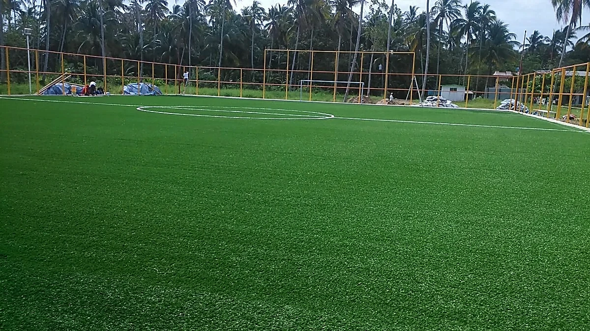 Cancha de fútbol 7 con pasto sintético en Universidad Politécnica del Golfo de México, Paraíso