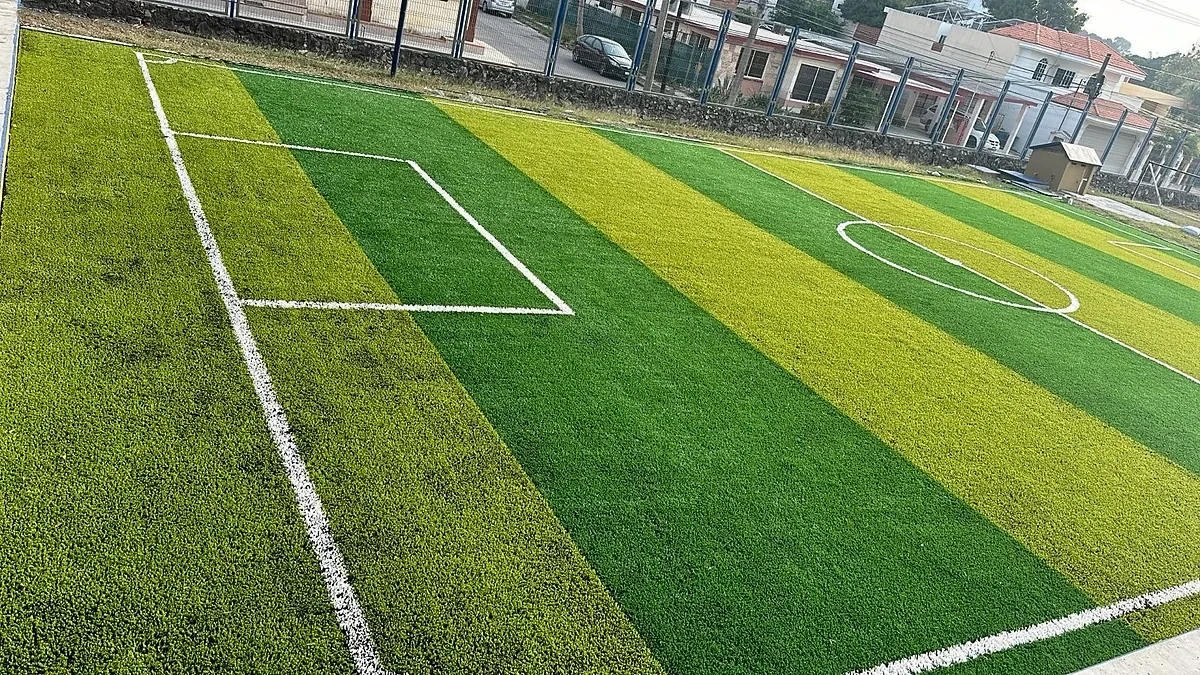 Cancha de fútbol 5 con pasto sintético en Tampico, Tamaulipas: otra vista de la cancha