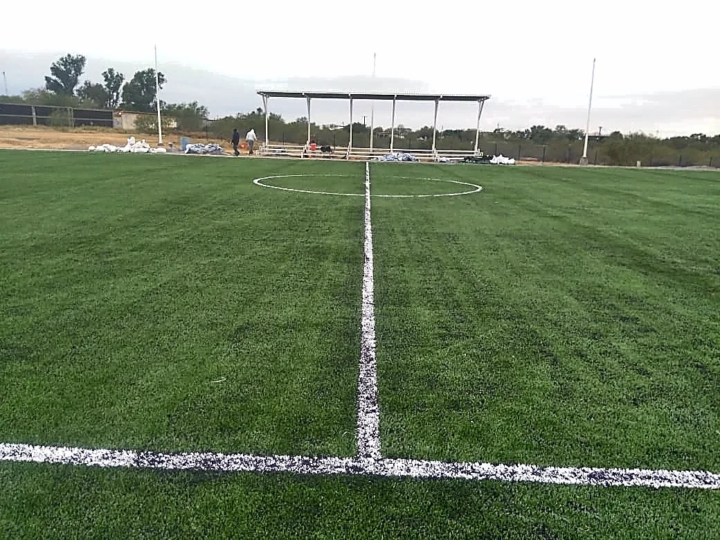 Cancha de fútbol 7 con pasto sintético en Campo Deportivo de Ciudad Guerrero