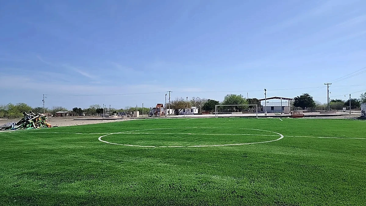 Cancha de fútbol 7 con pasto sintético en Gustavo Díaz Ordaz, Tamaulipas: otra vista de la cancha de fútbol 7
