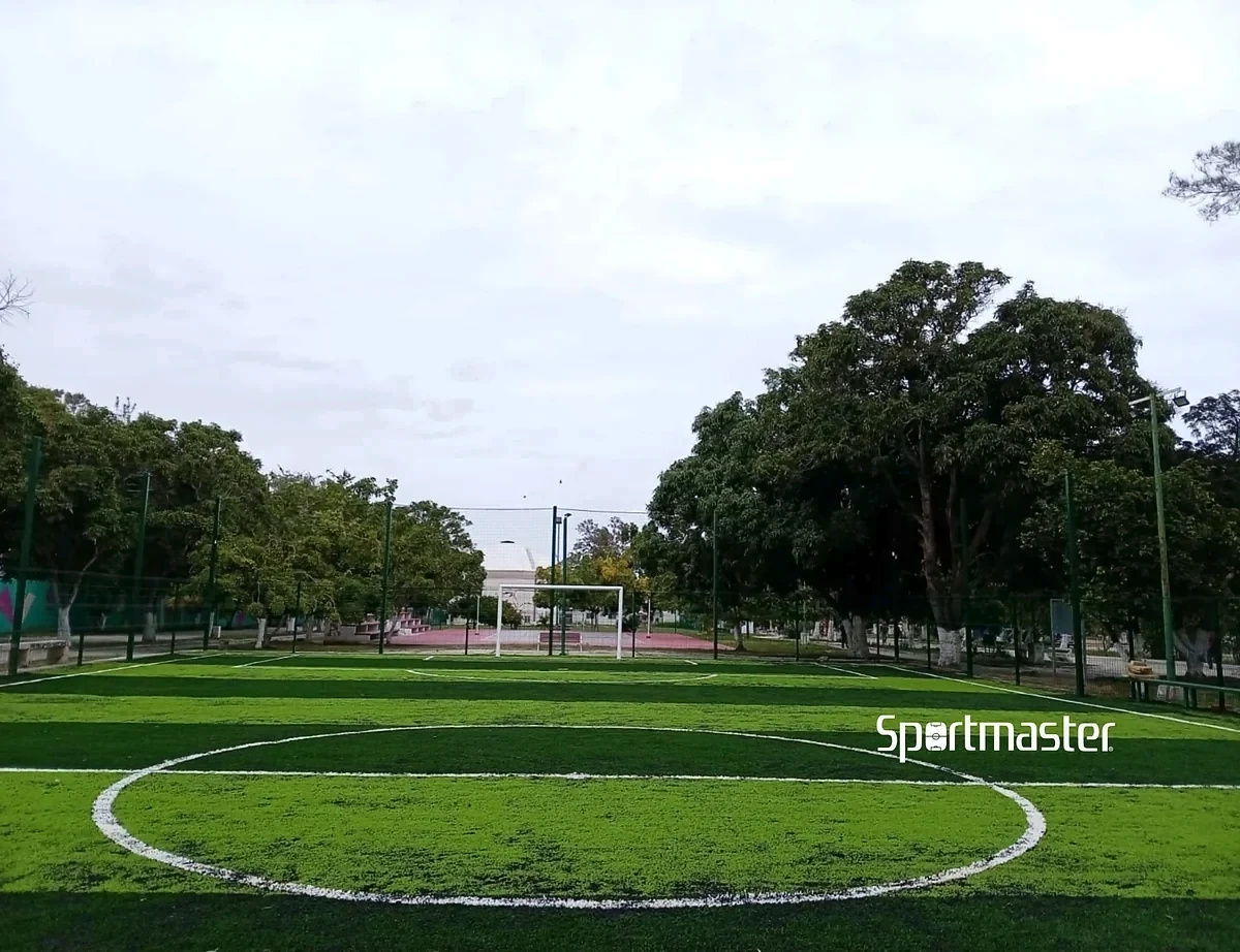 Cancha de fútbol 7 con pasto sintético en La Pirámide de Madero, Ciudad Madero