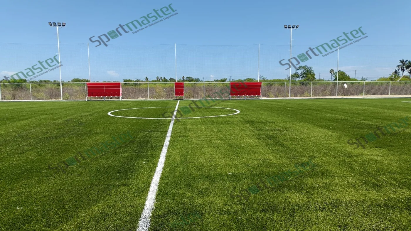 Cancha de fútbol 7 con pasto sintético y accesorios en UTMART, La Pesca